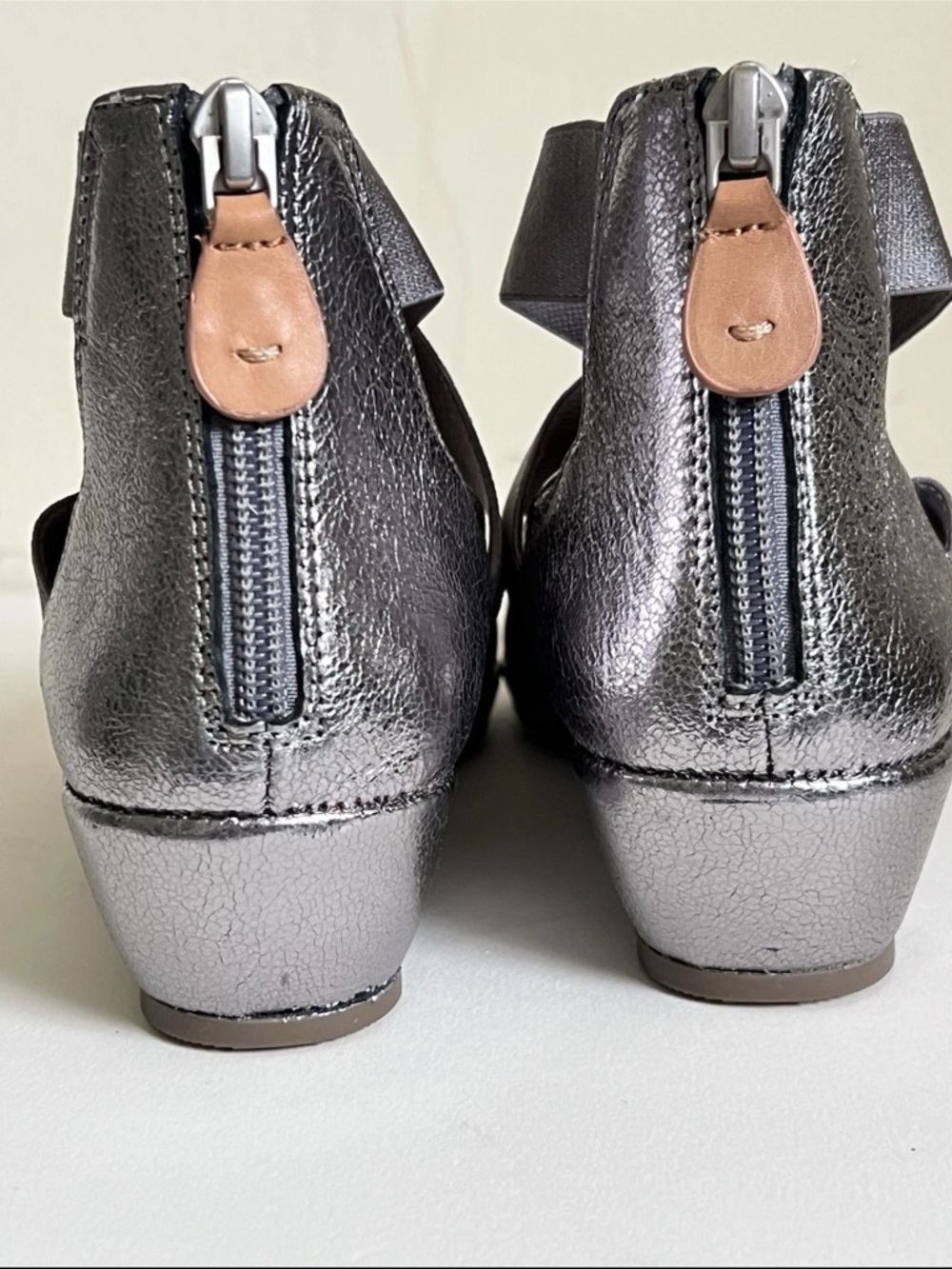 GENTLE SOULS Lisa Leather Shoes
KENNETH COLE 8 Silver Ankle
Wrap Wedge Peep Toe - Picture 4 of 16
